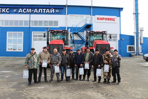 Передача партии тракторов марки К-744Р алтайской сборки в хозяйства края
